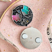 Magnet/needleminder